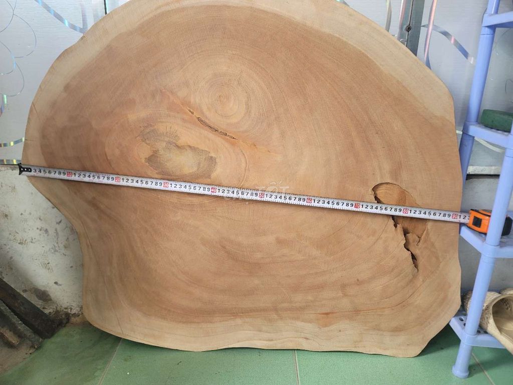 Mặt bàn gỗ me tây màu nâu gỗ. Mua bán Bàn ghế tại Huyện Phong Điền Cần Thơ được đăng bởi Audio Mini toàn trung Cần Thơ hình 1
