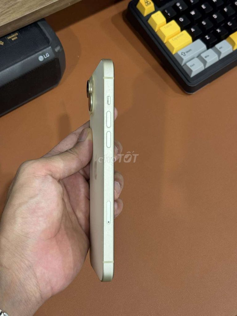 iPhone 15 Plus Vàng quốc tế sim vật lý  iOS 17.6. Mua bán Điện thoại tại Quận Bắc Từ Liêm Hà Nội được đăng bởi Anh Tỏ hình 1