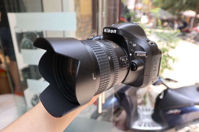 Nikon D5200 + kit 18-70