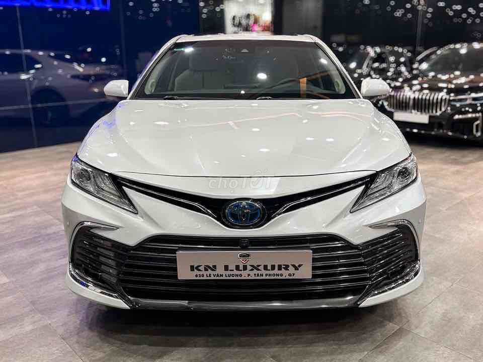 Toyota Camry 2022 2.5HV - 28000 km. Mua bán Ô tô tại Quận 7 Tp Hồ Chí Minh được đăng bởi Lê Văn Út hình 1
