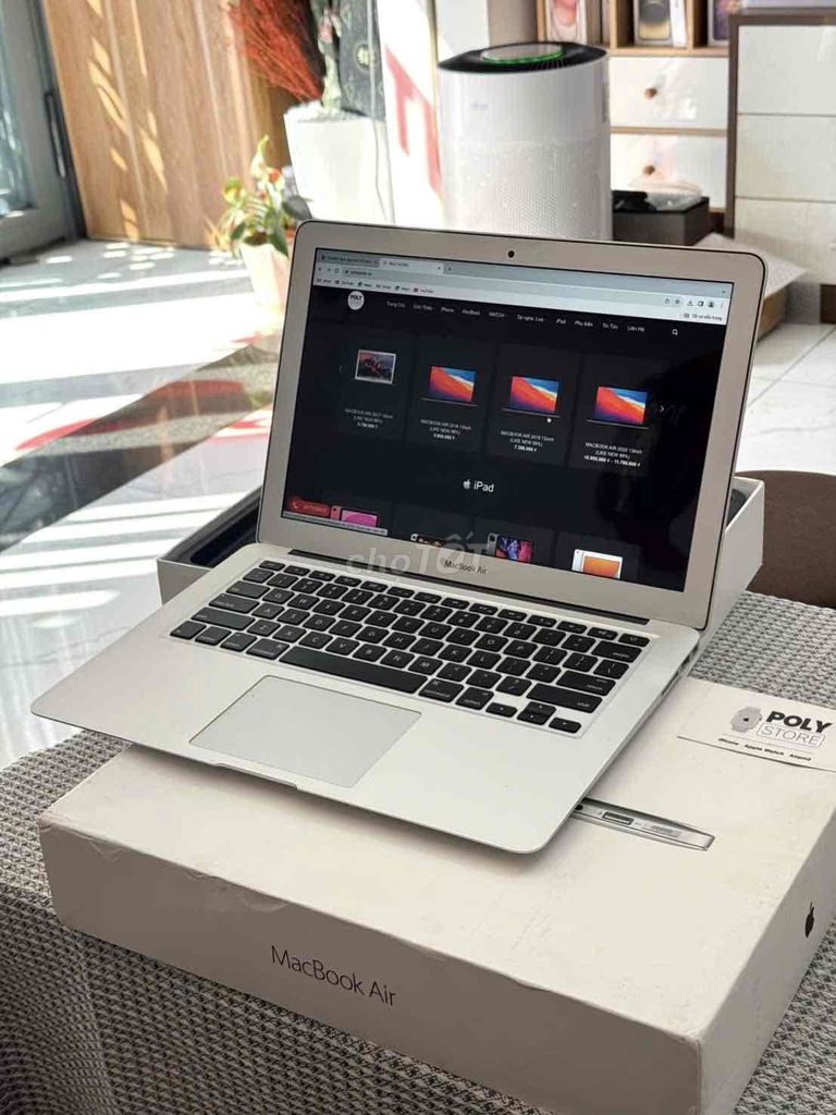 💻 𝐌𝐀𝐂𝐁𝐎𝐎𝐊 𝐀𝐈𝐑 𝟐𝟎𝟏𝟕 𝟏𝟑.𝟑” 𝐒𝐈𝐋𝐕𝐄𝐑 – 𝐅𝐔𝐋𝐋𝐁𝐎𝐗 99%. Mua bán Laptop tại Quận Bình Tân Tp Hồ Chí Minh được đăng bởi POLY STORE APPLE hình 1