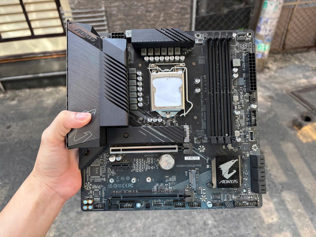 Combo i7-11700 + Main Gigabyte B560M Aorus Pro