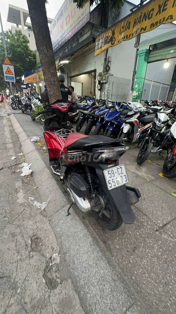Honda Air Blade FI 2014 красный