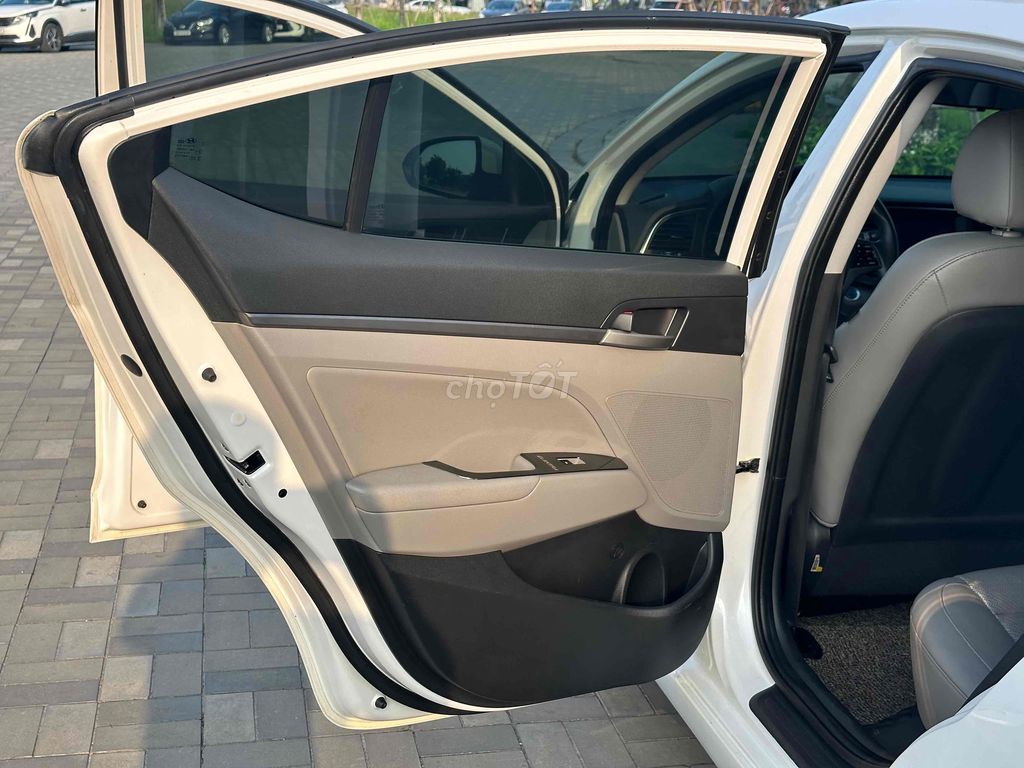 Hyundai Elantra 2017 2.0 AT - 96.000km - Mới về! Hàng HOT!💥💥💥