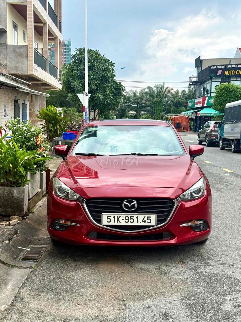🚘 Mazda3 Sport красный 5 мест