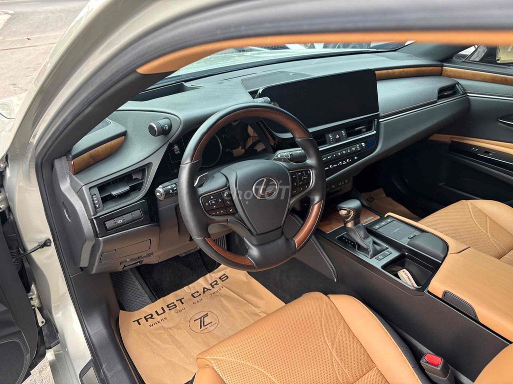 Lexus ES250 - 28000 km. Mua bán Ô tô tại Quận 8 Tp Hồ Chí Minh được đăng bởi Cửa hàng ô tô cũ TRUST CARS hình 10