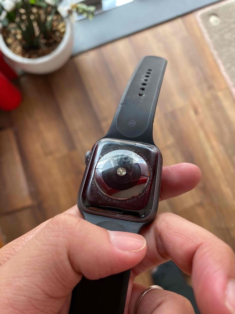 Apple Watch Series 4/44mm GPS Fullbox