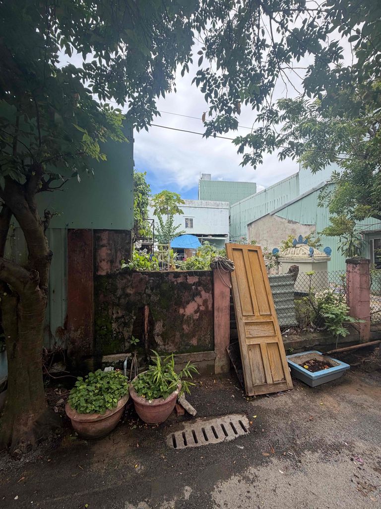 chính chủ cần bán nhanh lô sát góc lê tấn trung
