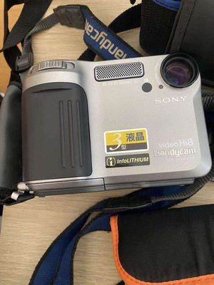 Máy quay Sony Hi8 Handycam màu bạc. Mua bán Máy ảnh, Máy quay tại Quận 1 Tp Hồ Chí Minh được đăng bởi Hieu
