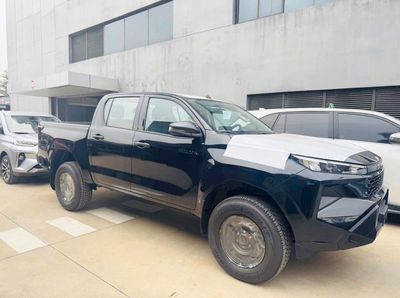 Toyota Hilux Standard 2.8L 4x2 MT 2026 - 577 Triệu