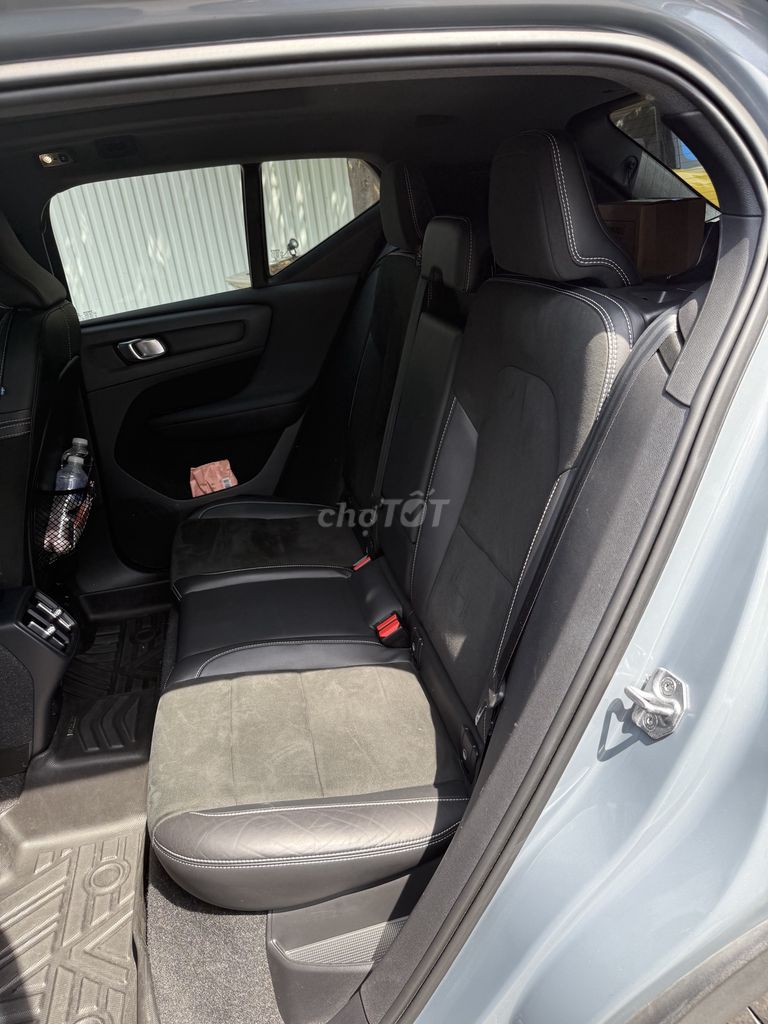 Volvo XC40 2021 R-Design - 48000 km. Mua bán Ô tô tại Quận Cẩm Lệ Đà Nẵng được đăng bởi Thanh Tâm hình 9
