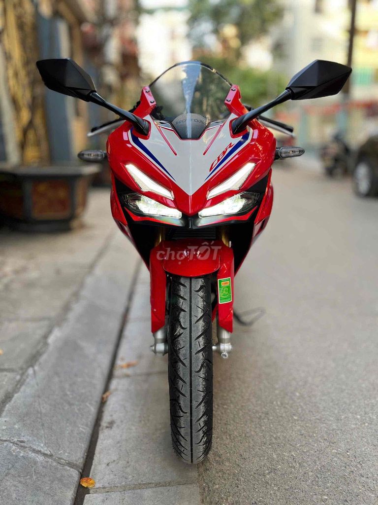 HONDA CBR 150R biển 29- bản HRC 2025  odo62km. Mua bán Xe máy tại Quận Cầu Giấy Hà Nội được đăng bởi Tong motor xe may hình 6