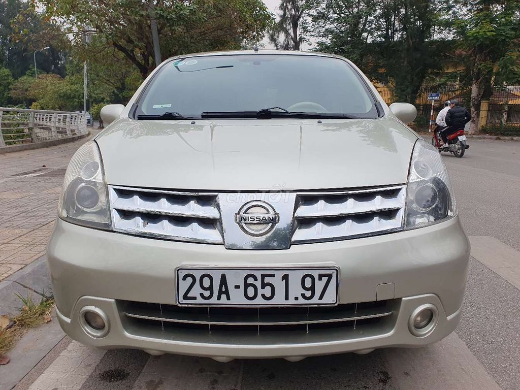 Bán nissan livina 1.8 AT 2011 chính chủ