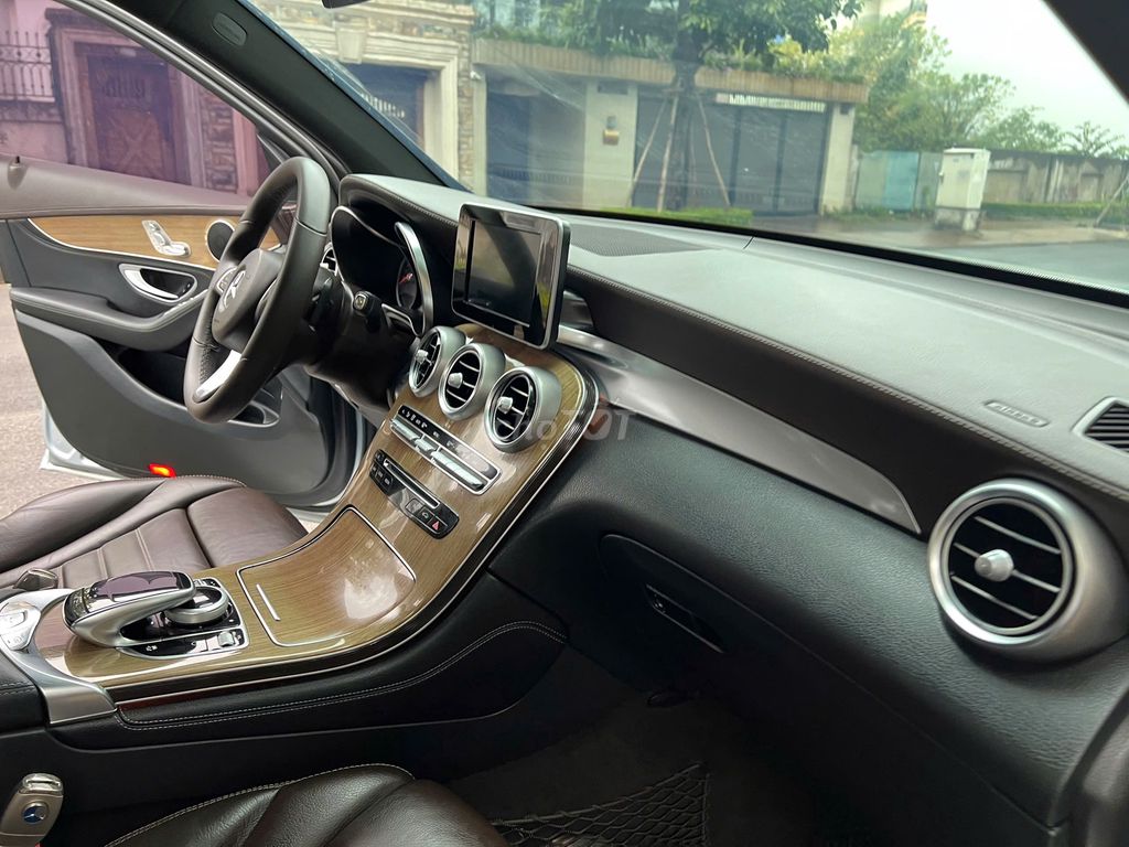 Mercedes Benz GLC 2018 250 4MATIC - 79999 km. Mua bán Ô tô tại Quận Long Biên Hà Nội được đăng bởi AUTO TÂN HƯNG THỊNH hình 14