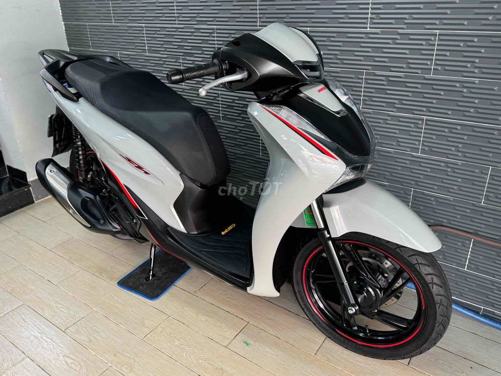 Honda SH 125 date 2020 Xám Xi Măng Bs Sài Gòn. Mua bán Xe máy tại Quận Bình Thạnh Tp Hồ Chí Minh được đăng bởi kelwin hình 2