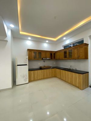 13tr nhà phố 1 trệt 2 lầu trống sẵn dễ xem nhà