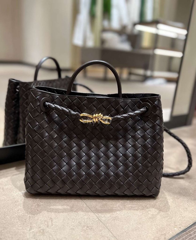 Túi xách Nữ Da Đen 25cm Mới. Mua bán Túi xách tại Quận 1 Tp Hồ Chí Minh được đăng bởi Truc Mocha hình 1