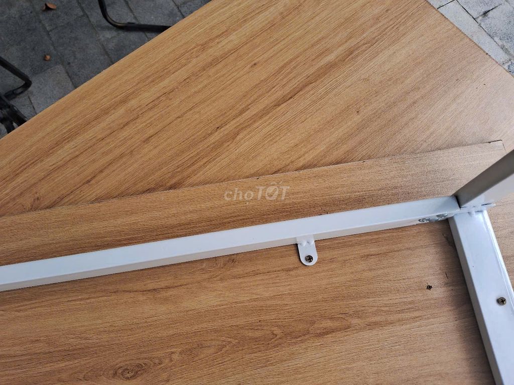 Bàn văn phòng gỗ công nghiệp vân gỗ. Mua bán Bàn ghế tại Quận Hoàng Mai Hà Nội được đăng bởi Trần Lúa Dtsoft hình 1