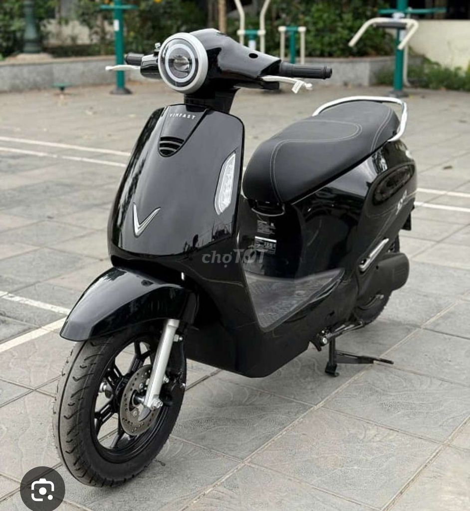 Электрический скутер VinFast Evo Max черный