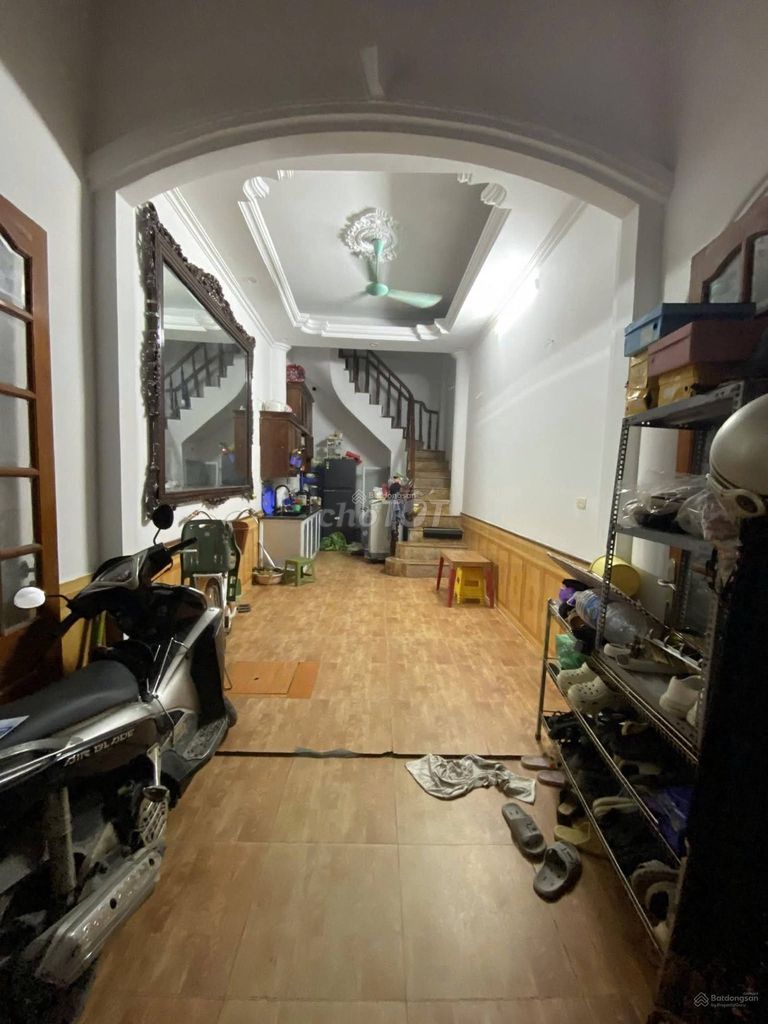 5-этажный дом в аренду в переулке 127 Ван Цао, Ба Динь