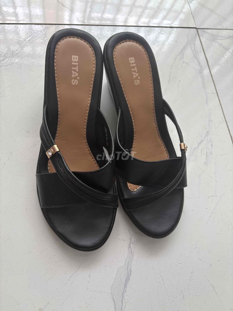 Dép cao gót Bitas Nữ Đen size 36. Mua bán Giày dép tại Quận Bình Thuỷ Cần Thơ được đăng bởi Thanh Anh hình 1