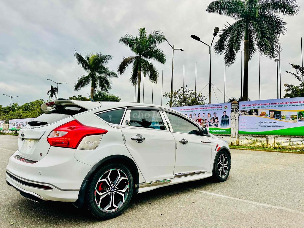 Ford Focus S Hatchback 2014 Trắng 126903 km. Mua bán Ô tô tại Quận Cẩm Lệ Đà Nẵng được đăng bởi Chị Hà hình 5