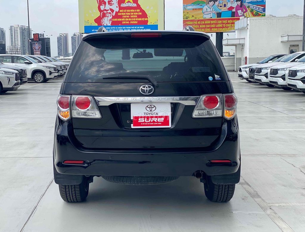 Toyota Fortuner 2.7V AT 2014 Đen Tự động 7 chỗ
