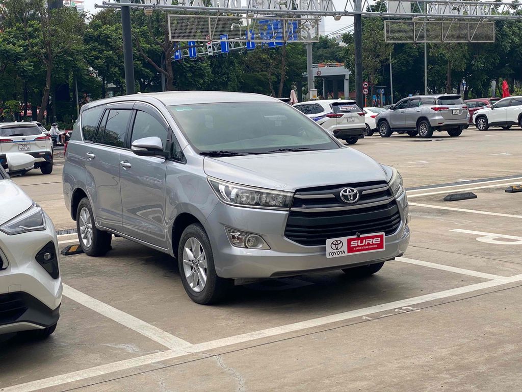 Toyota Innova 2.0E MT 2017 Серебристый 7 мест