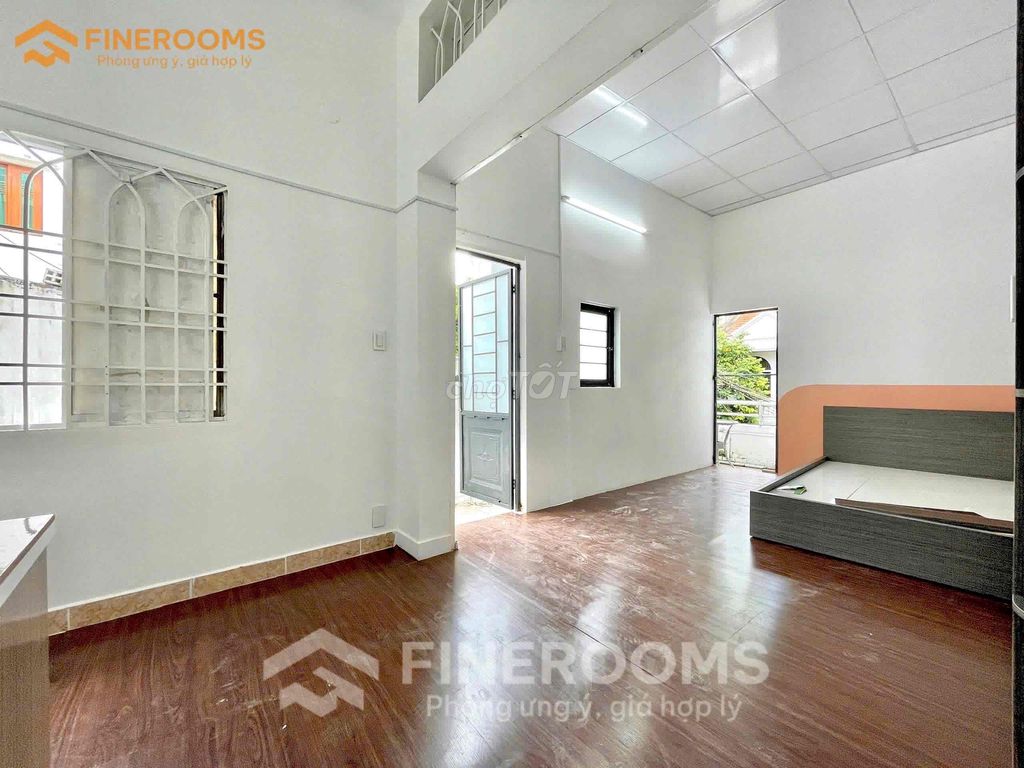 STUDIO BAN CÔNG + TRỐNG SẴN + NGAY ETOWM CỘNG HOÀ