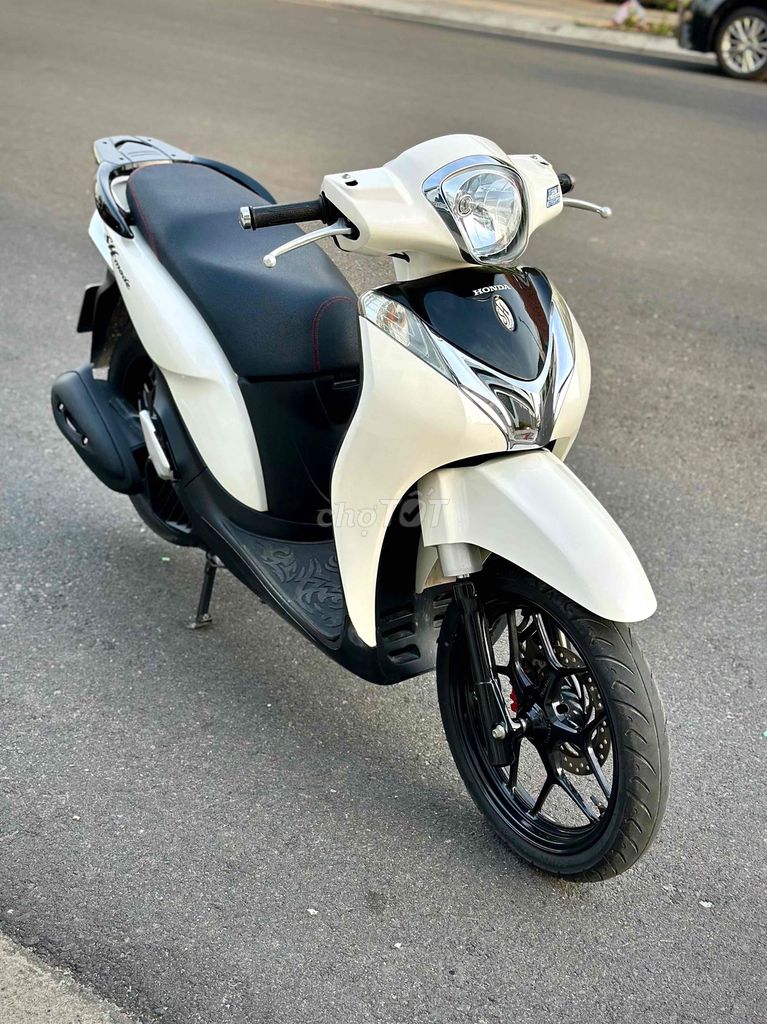 SH Mode 2018 màu trắng ngà quá Sang trọng ❤️. Mua bán Xe máy tại Thành phố Vũng Tàu Bà Rịa - Vũng Tàu được đăng bởi Xe Máy Cũ Vũng Tàu 72 hình 1