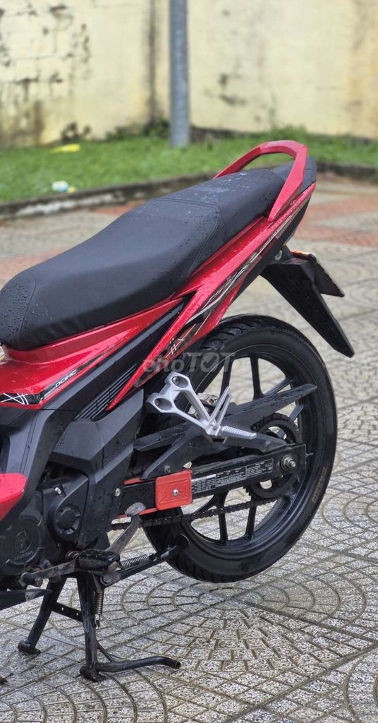 Honda Sonic 150 красно-черный, в отличном стоковом состоянии