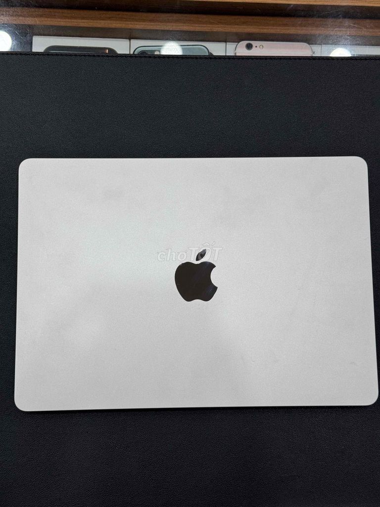 Apple MacBook Air M2 256GB Bạc Like New. Mua bán Laptop tại Thành phố Buôn Ma Thuột Đắk Lắk được đăng bởi Nguyễn Hoàng hình 1