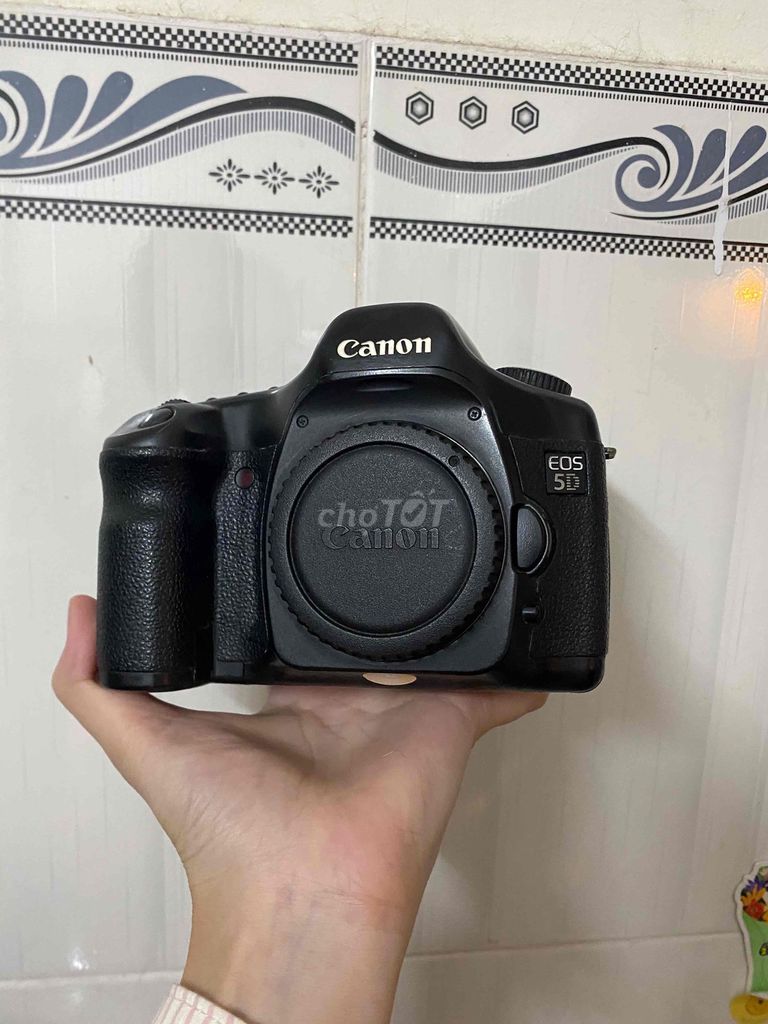 Máy ảnh Canon EOS 5D Đen. Mua bán Máy ảnh, Máy quay tại Quận 7 Tp Hồ Chí Minh được đăng bởi Hoa Lê hình 1