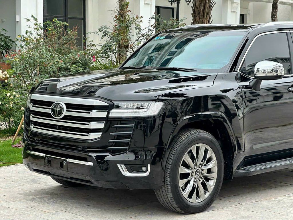 Toyota Land Cruiser LC300 - xe giao ngay và sớm. Mua bán Ô tô tại Quận 12 Tp Hồ Chí Minh được đăng bởi Hiếu Toyota Quận 12 hình 2