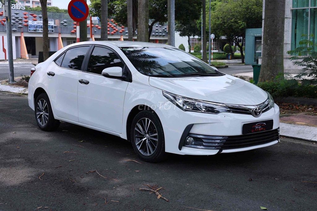 Toyota Altis 1.8G 2018 белый 70 000 км