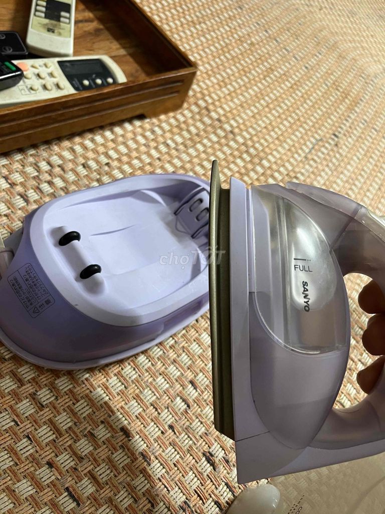 Bàn là hơi nước Sanyo Mini Tím Nhật Bản. Mua bán Nội thất, đồ gia dụng khác tại Thành phố Thái Bình Thái Bình được đăng bởi si hai hình 1