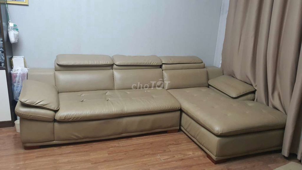 Thanh lý bộ sofa còn rất mới.