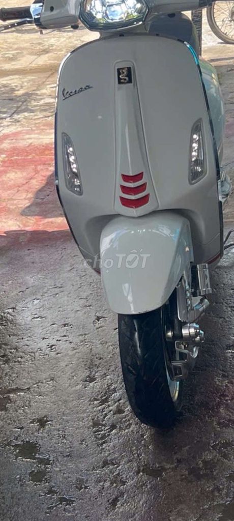Скутер Piaggio Vespa белый