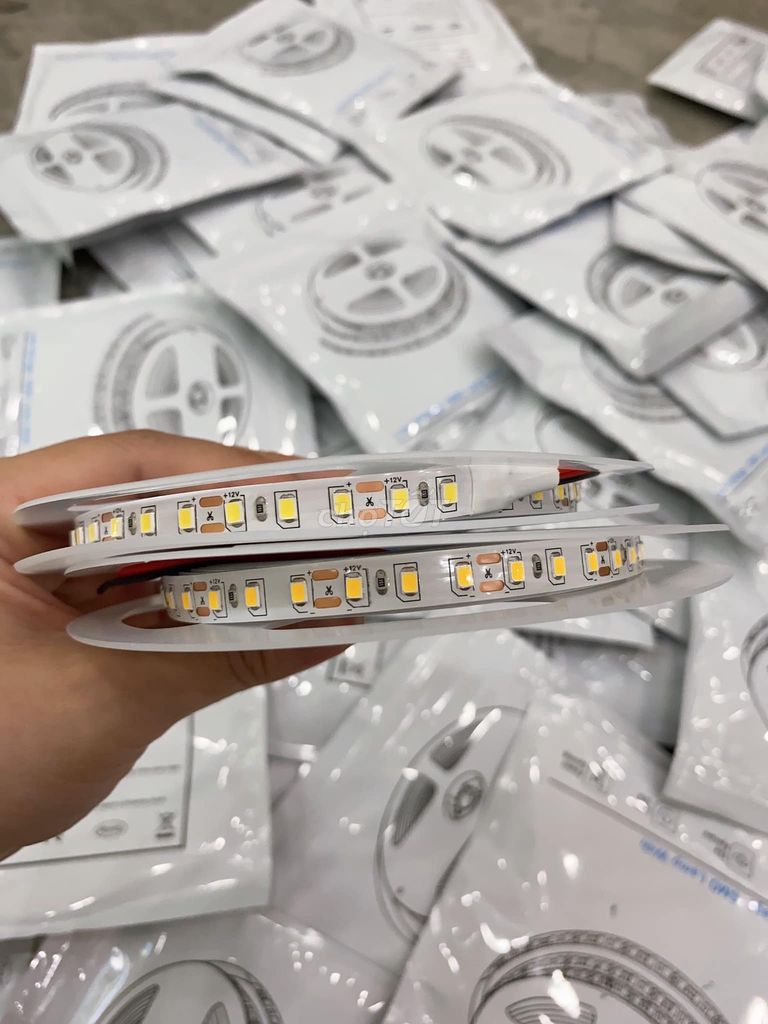 Led dán 12v. 240 mắt led.ánh sáng trắng & vàng