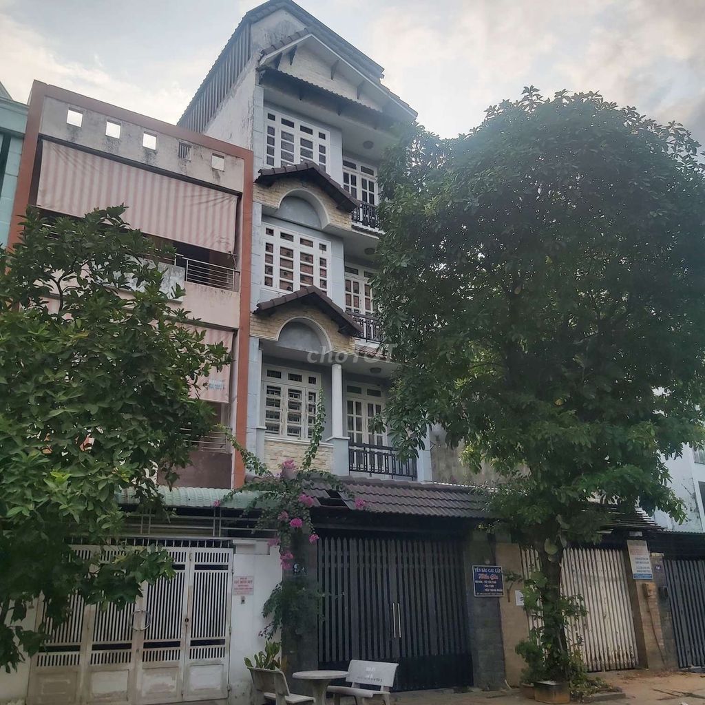 Cần bán gấp căn nhà phố mặt tiền đường D2-P.Tăng Nhơn Phú A-Tp Thủ Đức