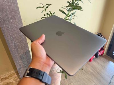 Macbook Pro 2018 i5 2.3 8GB 512GB 4 cổng NHẬP USA. Mua bán Laptop tại Quận 6 Tp Hồ Chí Minh được đăng bởi Hiếu Trương THT