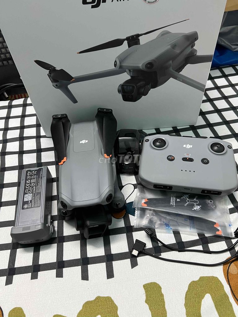 Cần bán Dji Air3 Combo