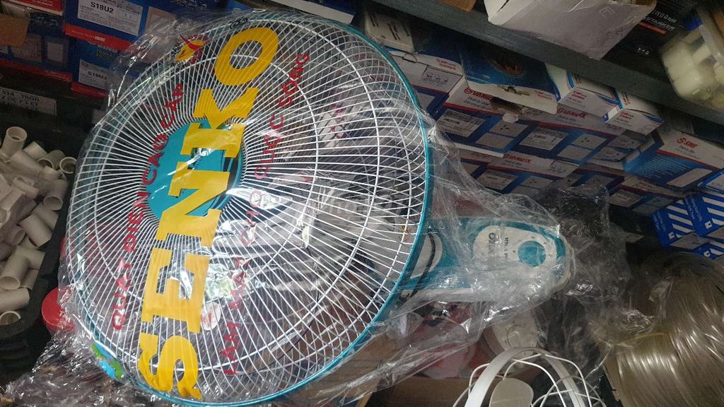 Quạt treo tường Senko Xanh trắng. Mua bán Quạt tại Quận Liên Chiểu Đà Nẵng được đăng bởi Thuỷ hình 1