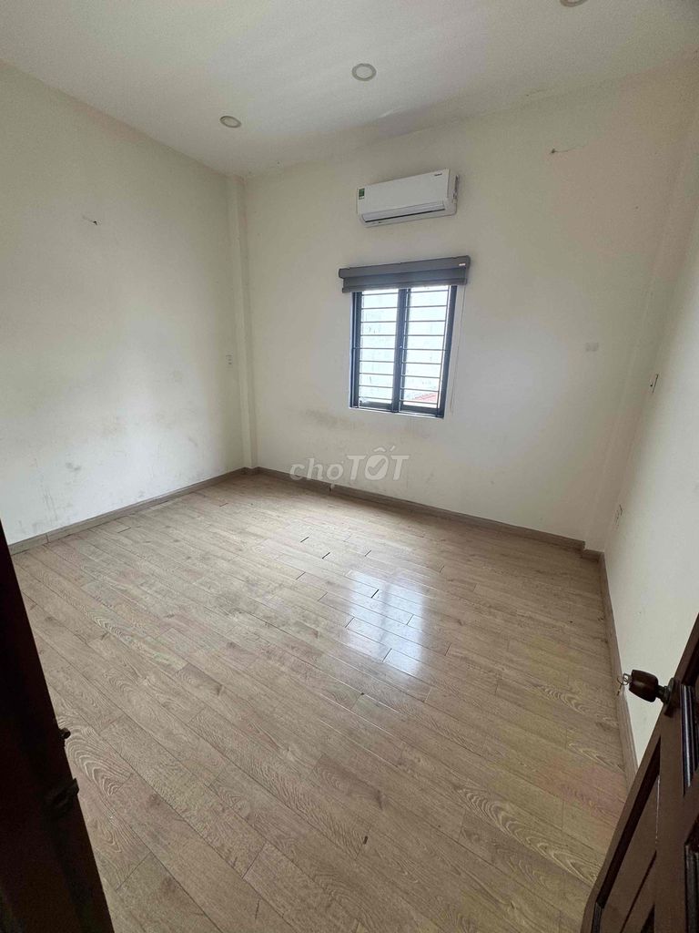 ДОМ MTKD DUONG VAN В АРЕНДУ [4 м x 13,5 м] Первый этаж, 2 этаж - 4 спальни - 3 туалета