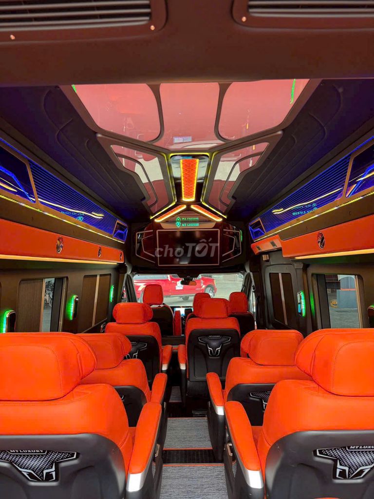 Ford Transit 2025 Limousine 12S. Mua bán Ô tô tại Quận 3 Tp Hồ Chí Minh được đăng bởi Lương Hoàng Long hình 14