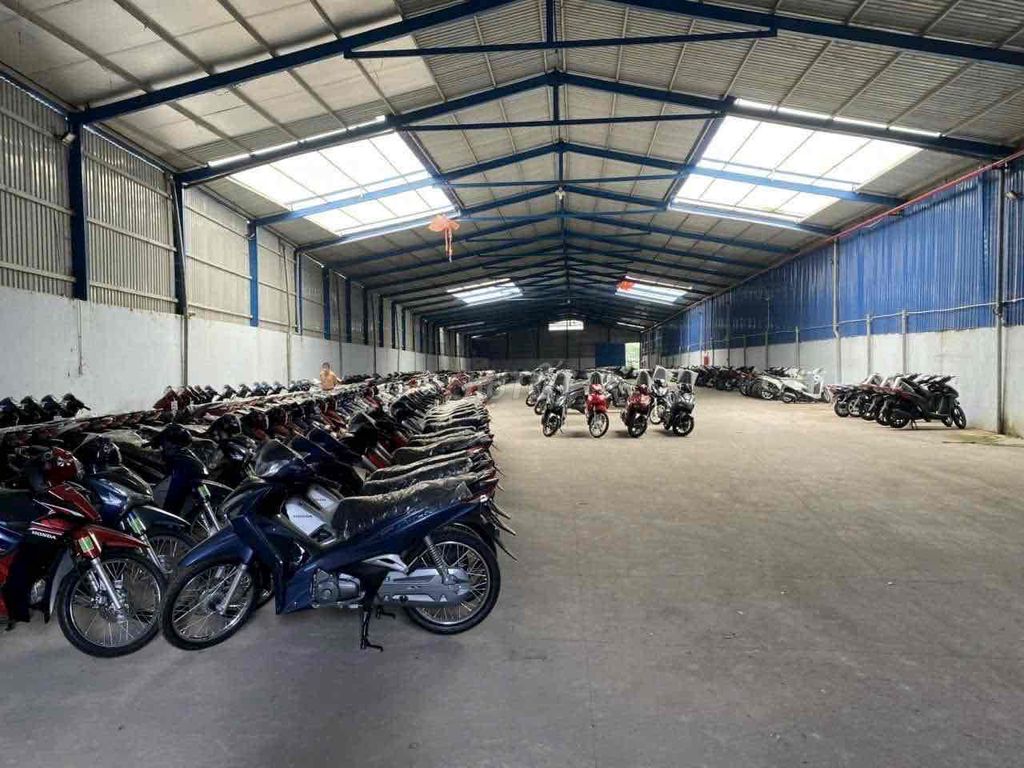 Cho thuê kho xưởng đg  hồ văn long tân tạo , bình tân dt 2000m2 140tr