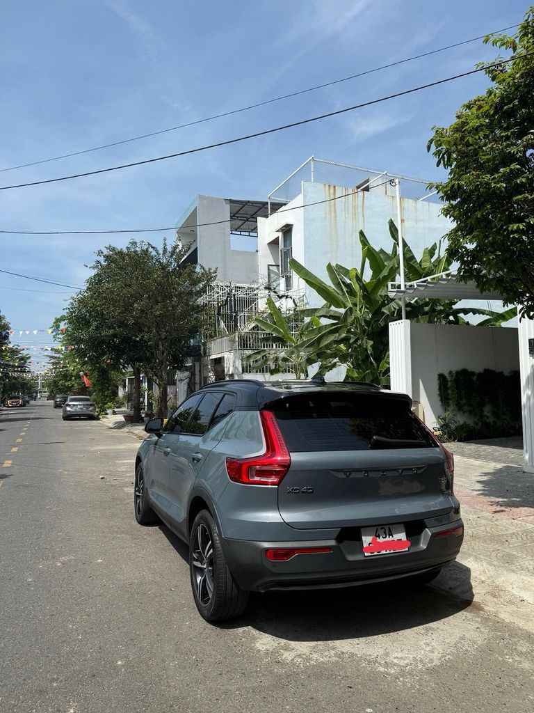 Volvo XC40 2021 R-Design - 48000 km. Mua bán Ô tô tại Quận Cẩm Lệ Đà Nẵng được đăng bởi Thanh Tâm hình 5