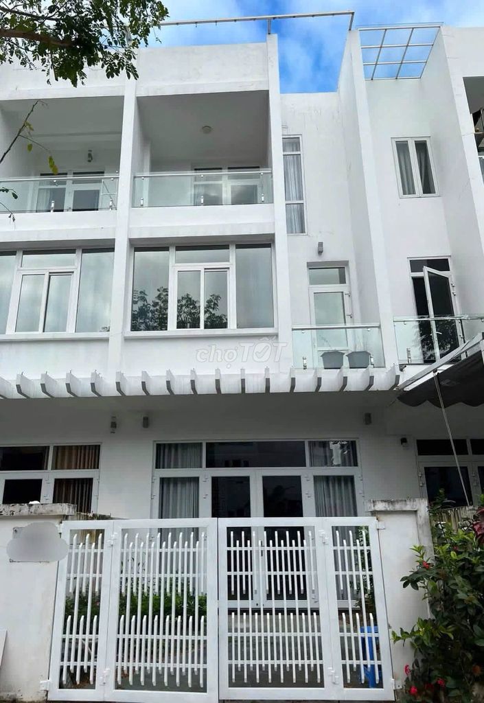 Аренда · 4 комн. · 100 м² · Quận Sơn Trà, ул. Đường Hoa Phượng