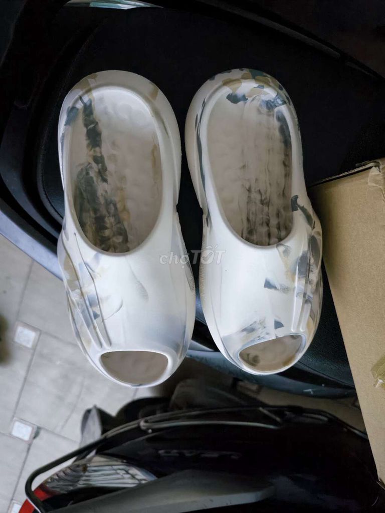 Dép 361 EVA Trắng phối màu Size 40. Mua bán Giày dép tại Quận Cầu Giấy Hà Nội được đăng bởi vũ hạ chi hình 1