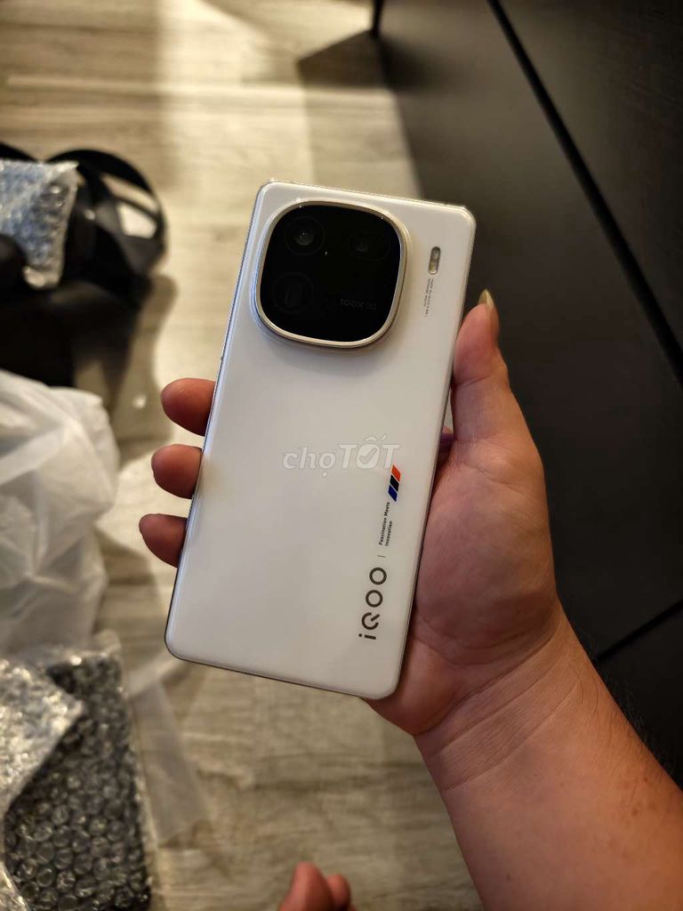 Vivo IQOO 12(12/256) màu Trắng+ sạc zin có gl